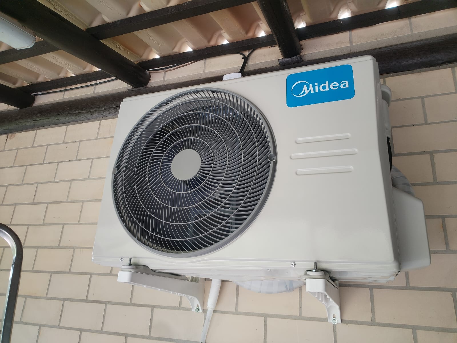 Condensadora Midea instalada pela Eletrisol