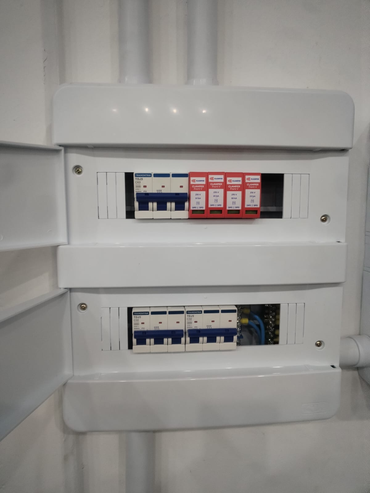 Quadro elétrico organizado e instalado